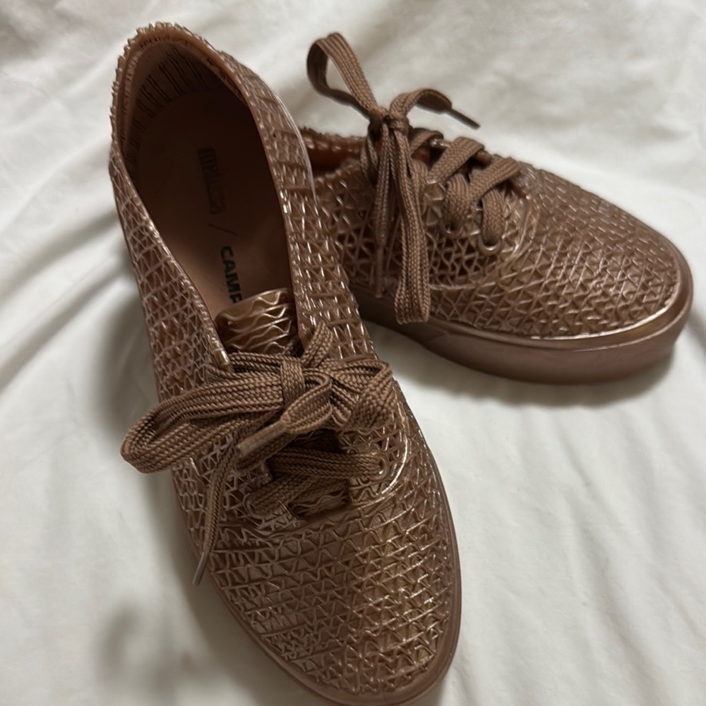 Melissa Brown Textured Sneakers like new rose gold size 6 campana lace up